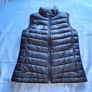 MARMOT WOMEN'S 700 FILL DOWN PUFFER VEST BLACK SIZE SMALL IS USED. HAS A LOGO